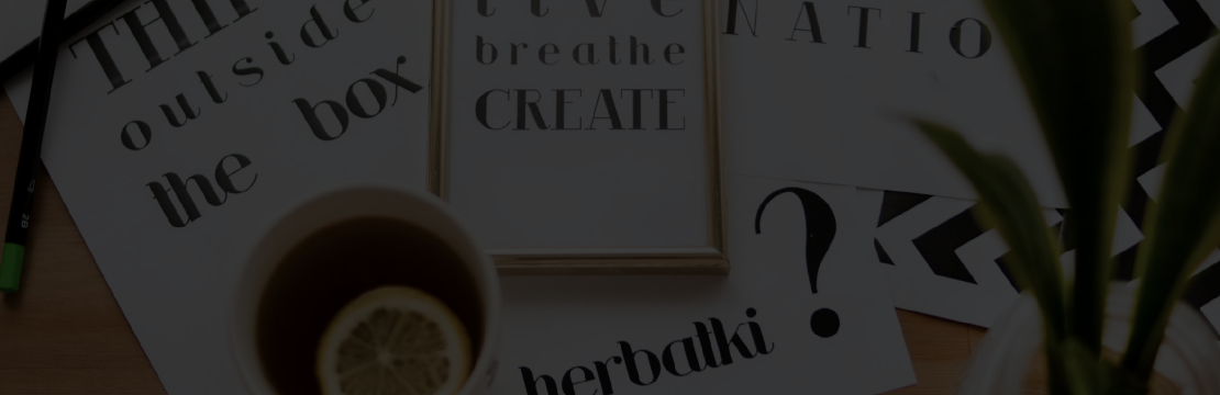 Plagáty s dámskou módou 